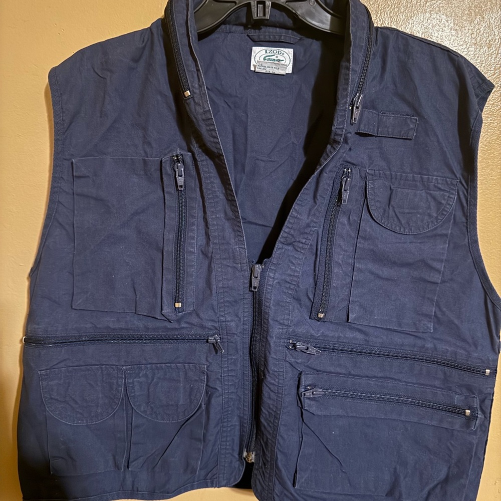 Lacoste Izod Navy blue 12 function hunting vest Medium Rare! All functions work
